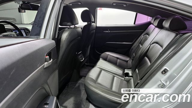 Hyundai AVANTE 2016 — photo 12