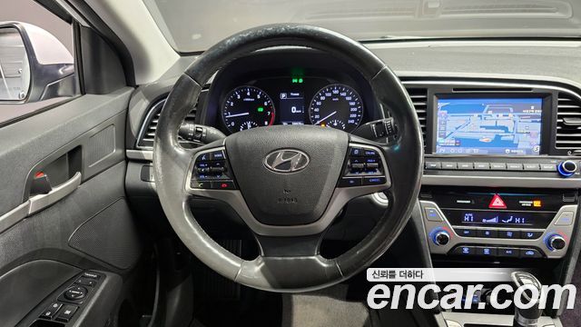 Hyundai AVANTE 2016 — photo 13