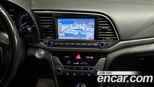 Hyundai AVANTE 2016 — photo 14