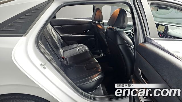 Hyundai AVANTE 2021 — photo 18