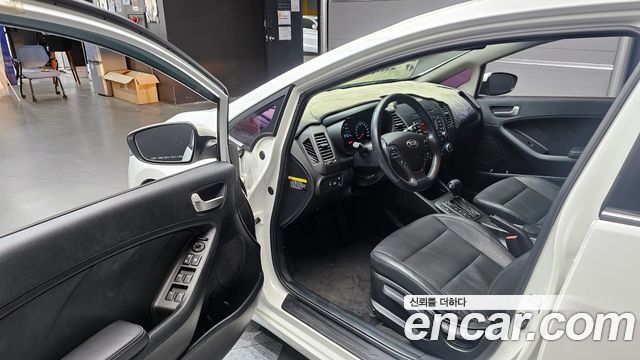 Kia K3 2015 — photo 13