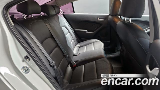 Kia K3 2015 — photo 18