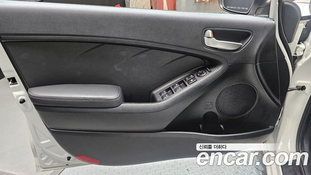 Kia K3 2015 — photo 14