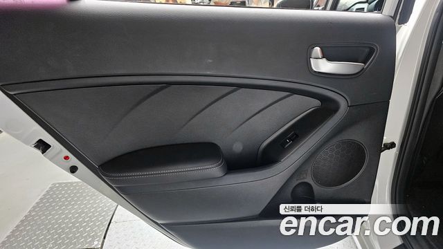 Kia K3 2015 — photo 15