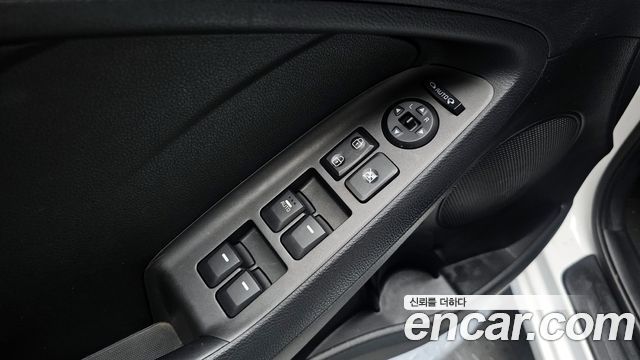 Kia K3 2015 — photo 27