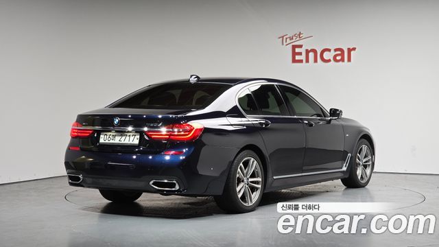 BMW 7-Series 2018 — photo 2