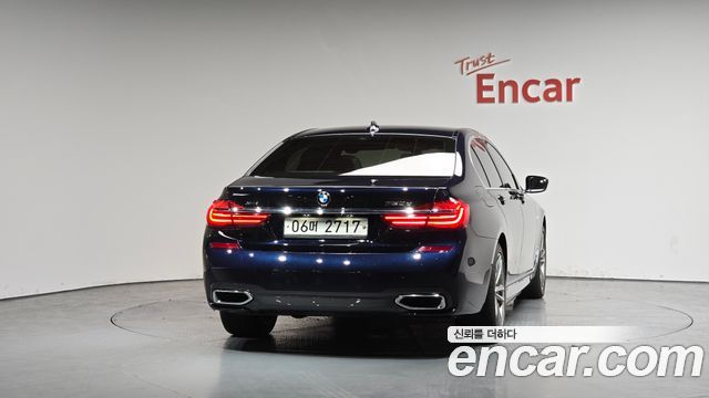 BMW 7-Series 2018 — photo 4