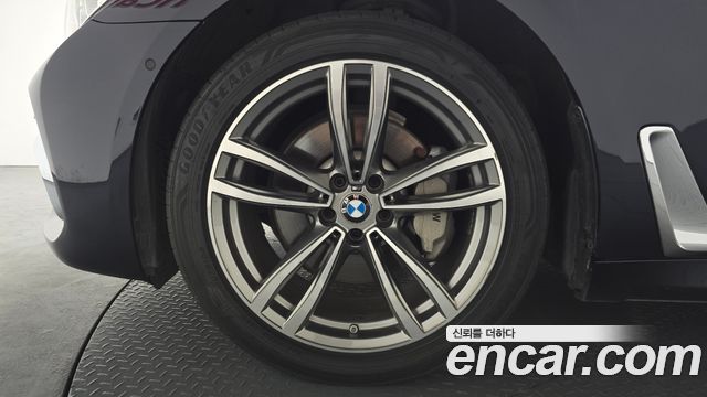 BMW 7-Series 2018 — photo 5