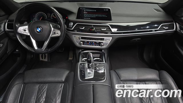 BMW 7-Series 2018 — photo 10