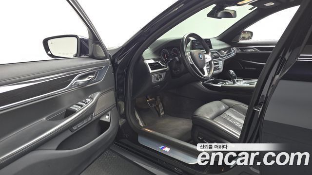 BMW 7-Series 2018 — photo 13