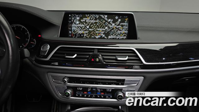 BMW 7-Series 2018 — photo 20
