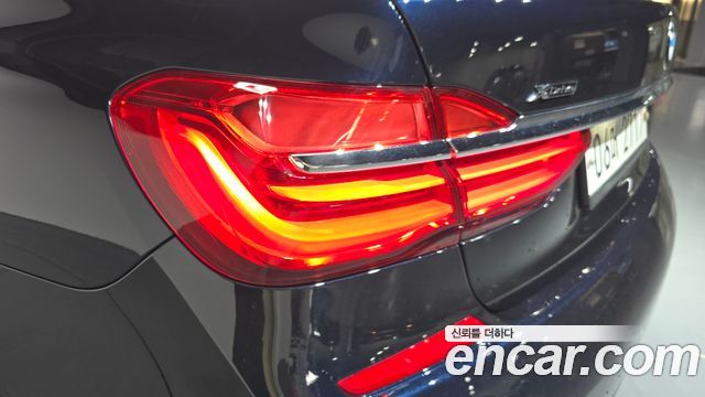 BMW 7-Series 2018 — photo 9