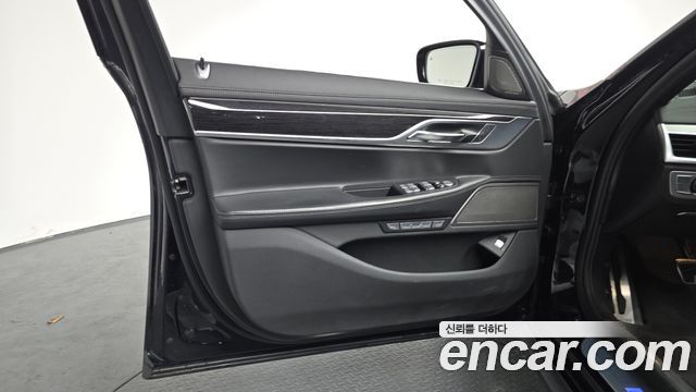 BMW 7-Series 2018 — photo 14