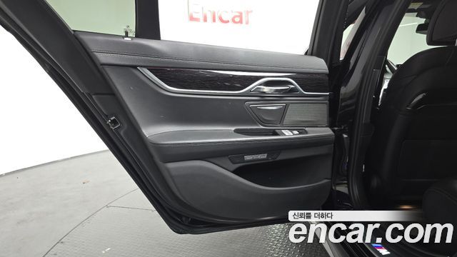 BMW 7-Series 2018 — photo 15