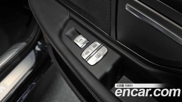 BMW 7-Series 2018 — photo 28