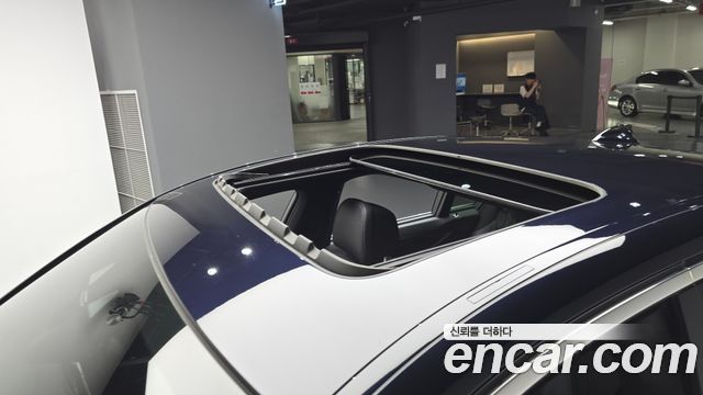 BMW 7-Series 2018 — photo 29