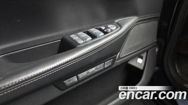 BMW 7-Series 2018 — photo 30