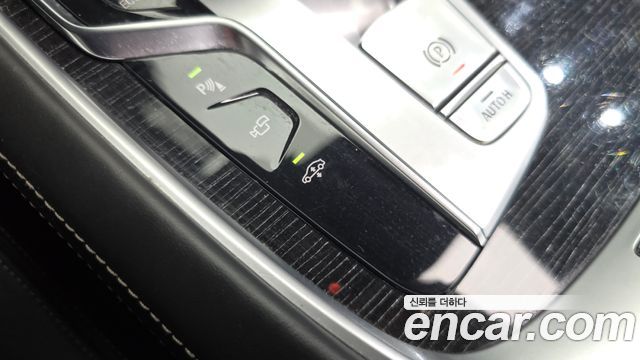 BMW 7-Series 2018 — photo 34