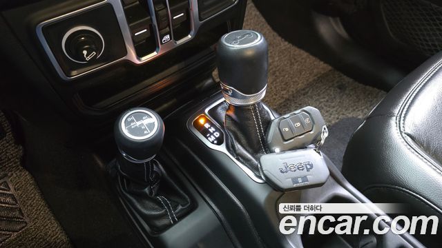 Jeep Wrangler 2019 — photo 12