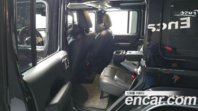 Jeep Wrangler 2019 — photo 17