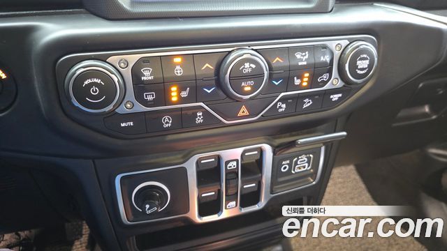 Jeep Wrangler 2019 — photo 22