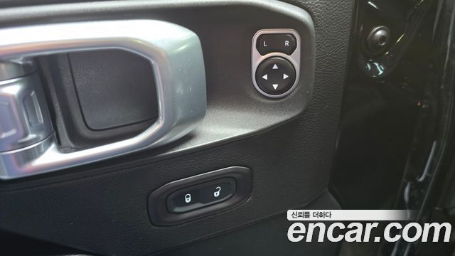 Jeep Wrangler 2019 — photo 28