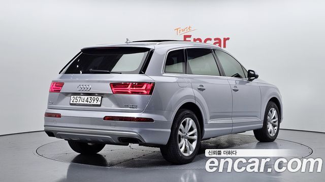 Audi Q7 2019 — photo 2