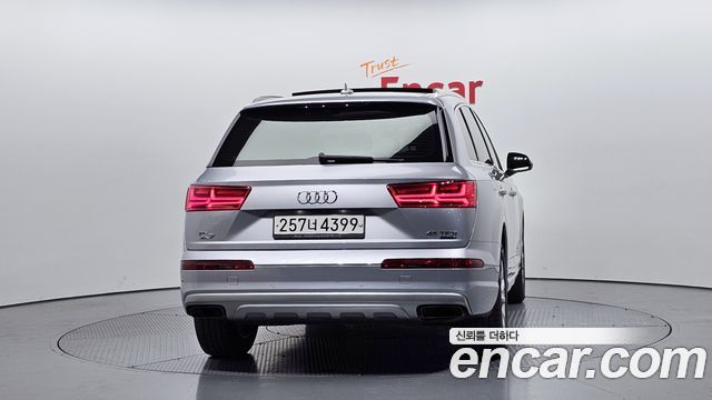 Audi Q7 2019 — photo 4