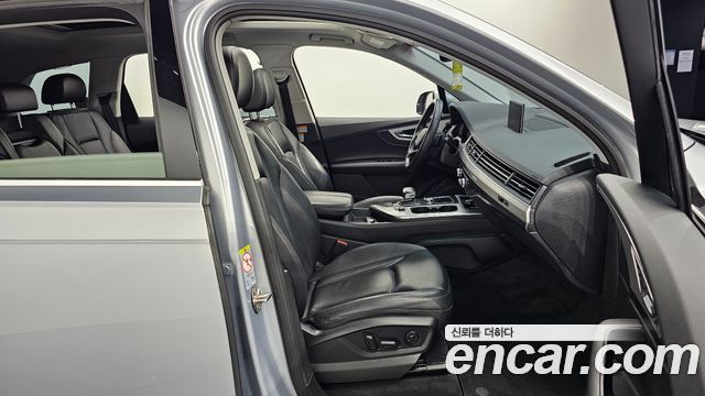 Audi Q7 2019 — photo 11