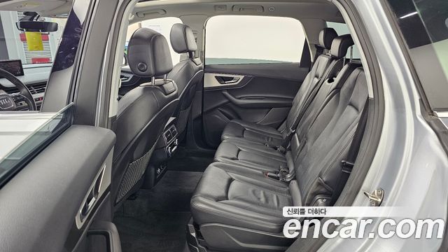 Audi Q7 2019 — photo 12
