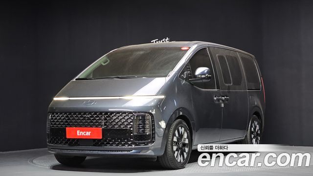 Hyundai Staria 2025 — photo 1