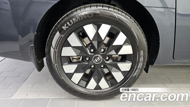 Hyundai Staria 2025 — photo 5