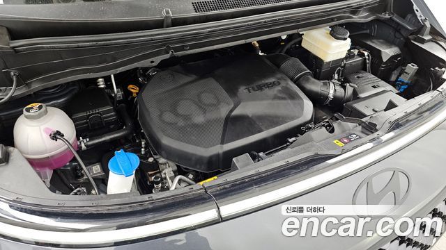 Hyundai Staria 2025 — photo 6