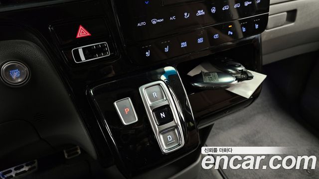 Hyundai Staria 2025 — photo 12