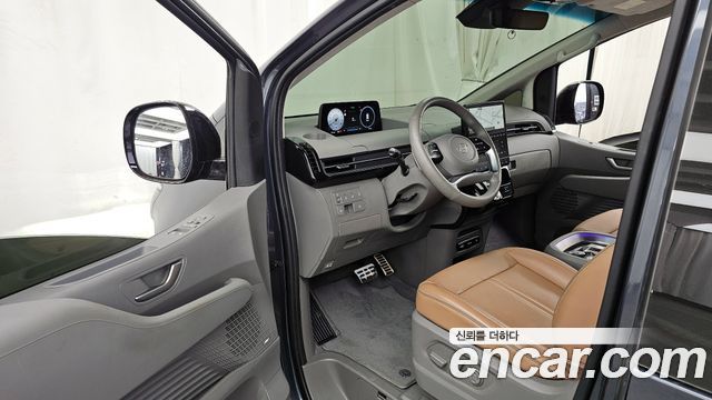 Hyundai Staria 2025 — photo 13