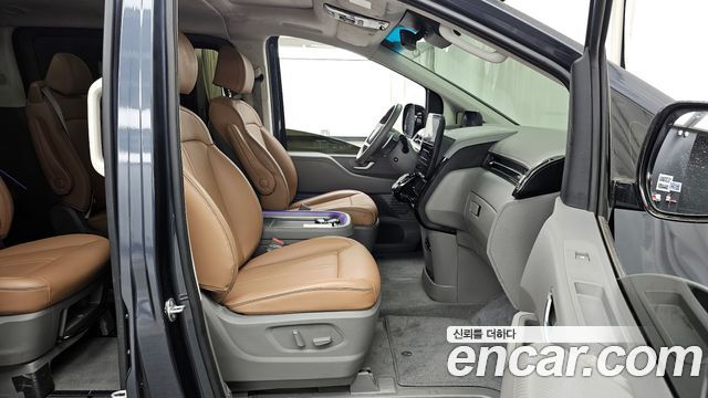 Hyundai Staria 2025 — photo 17