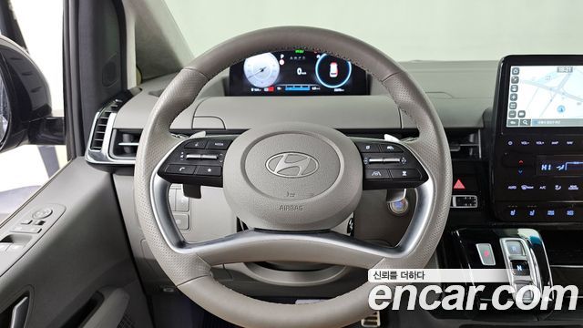 Hyundai Staria 2025 — photo 19