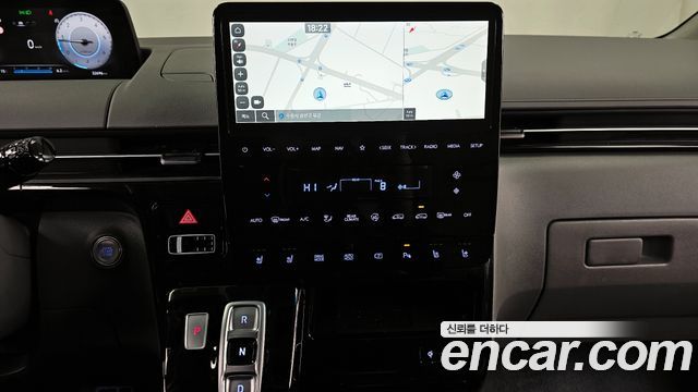 Hyundai Staria 2025 — photo 20