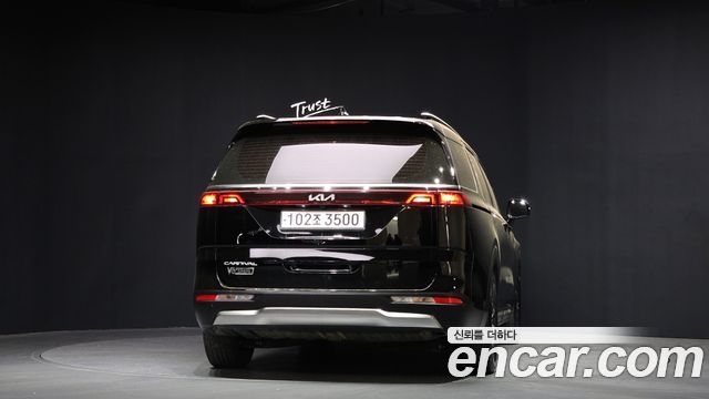 Kia Canival 2022 — photo 4