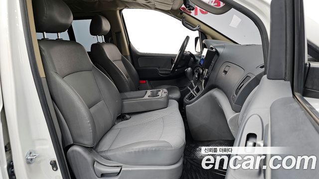 Hyundai Starex 2011 — photo 18
