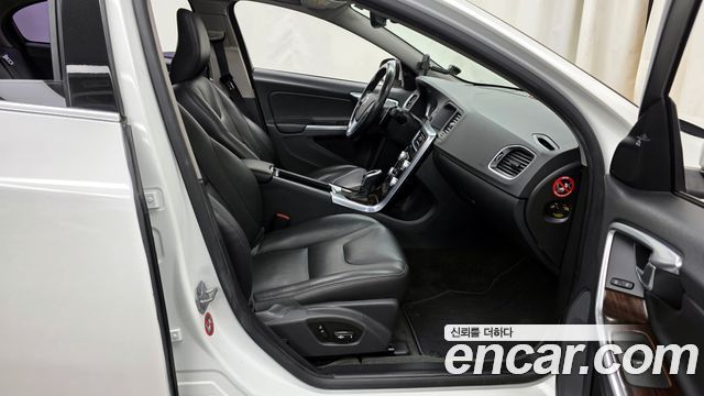 Volvo S60 2016 — photo 11