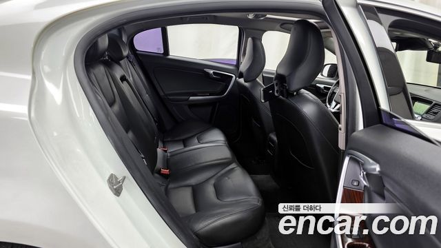 Volvo S60 2016 — photo 12