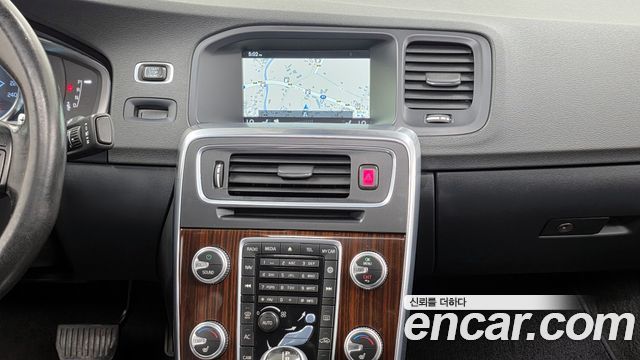 Volvo S60 2016 — photo 14