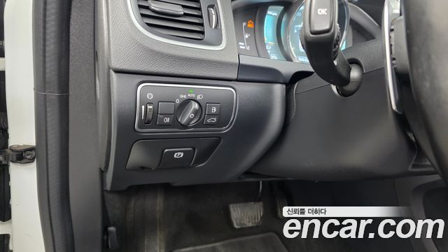 Volvo S60 2016 — photo 16