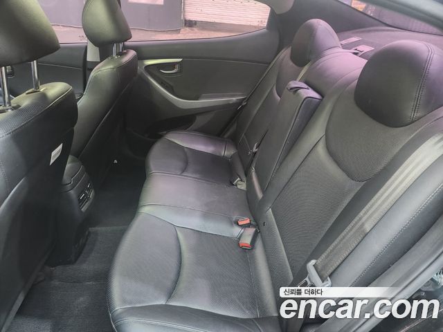 Hyundai AVANTE 2016 — photo 11
