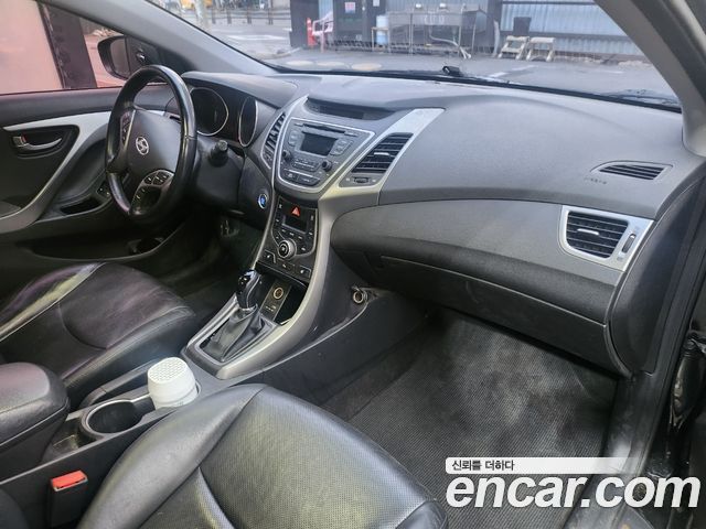 Hyundai AVANTE 2016 — photo 12