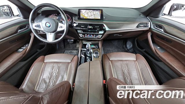 BMW 5-Series 2020 — photo 10