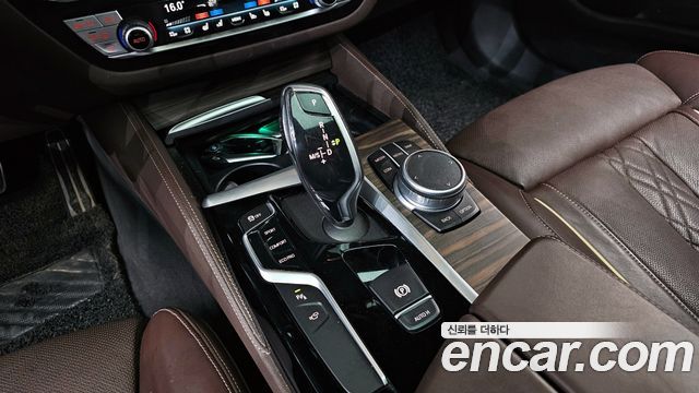 BMW 5-Series 2020 — photo 12