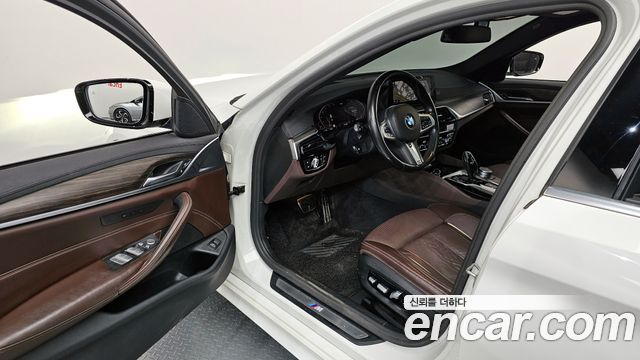 BMW 5-Series 2020 — photo 13