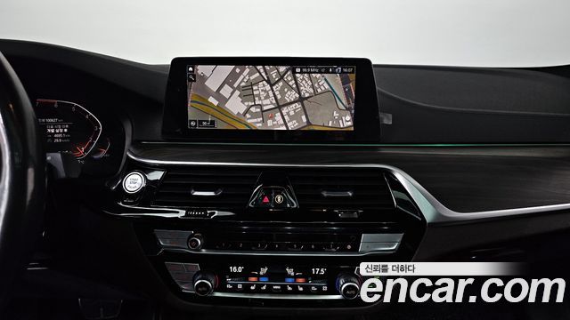 BMW 5-Series 2020 — photo 19